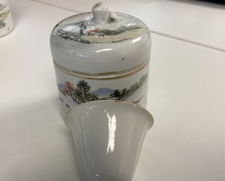 Une collection de 14 r&eacute;chauds en porcelaine de Chine qianjiang cai, 19/20&egrave;me
